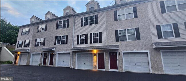 Primary Photo - 238 E Gay St