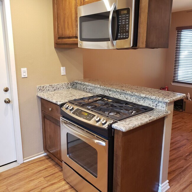Building Photo - 5939 Petite Ct