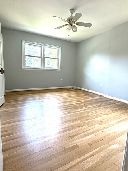Building Photo - 5809 Greenlawn Dr