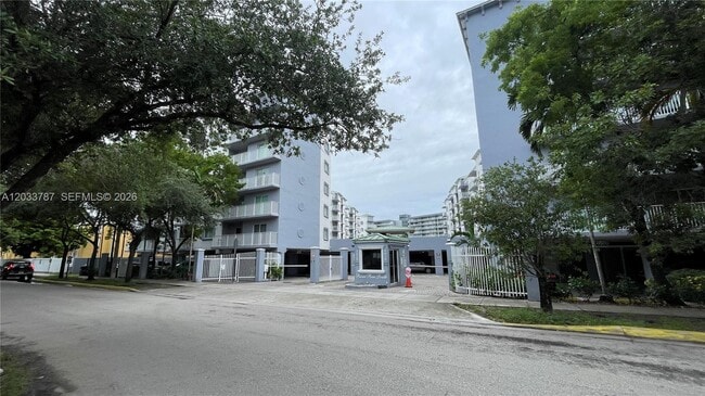 Building Photo - 2475 NW 16th St Rd