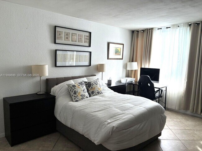 Building Photo - 1000 West Ave