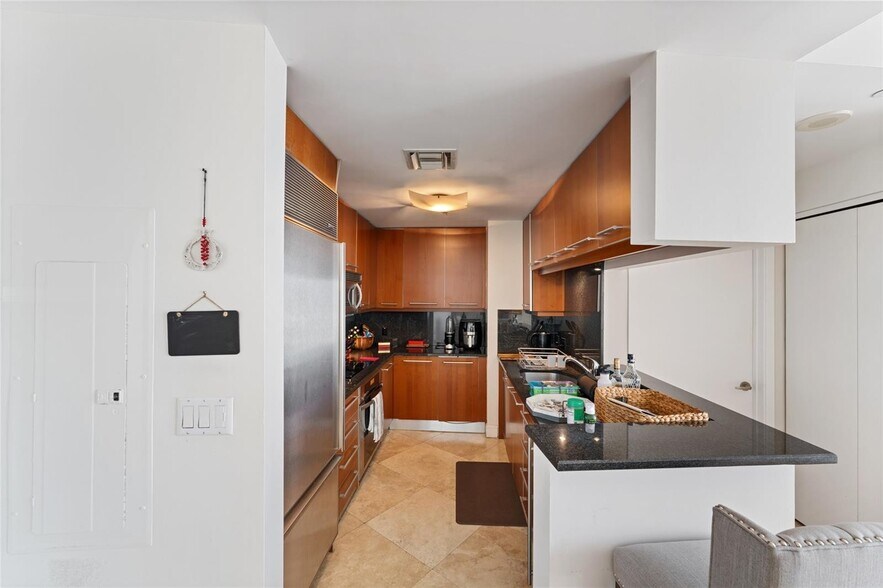 Building Photo - 901 Brickell Key Blvd