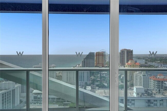 Building Photo - 3101 Bayshore Dr