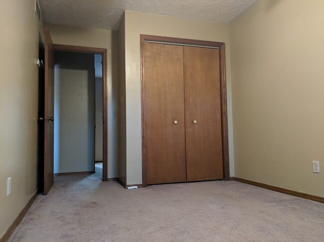 Building Photo - 3-Bedroom Tri-Level Home in Hillcrest