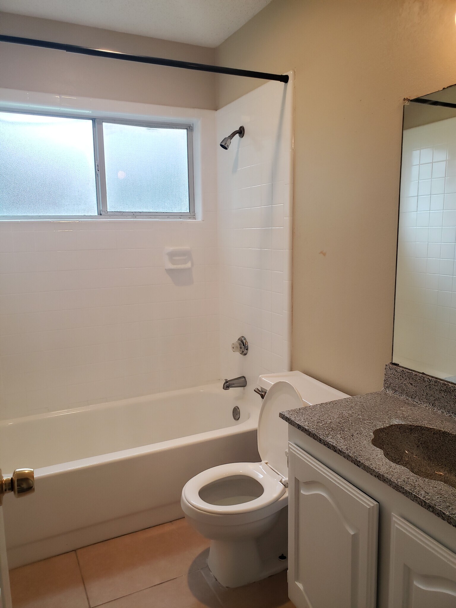 Building Photo - 2212 Carriage Hill