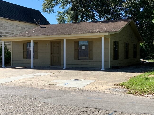 Building Photo - 614 N 13th Ave