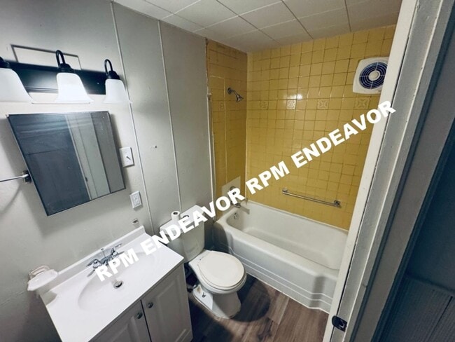 Building Photo - “Move-In Ready 2BR St. Louis Home with Bonus Room"