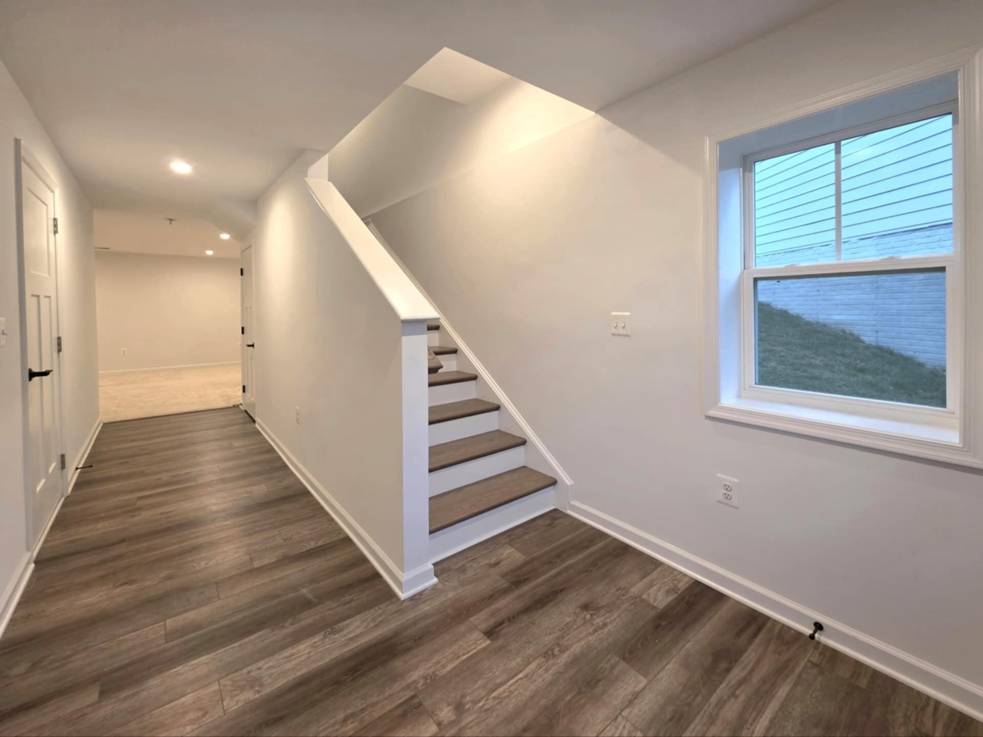 Entry Foyer - 4915 Sheridan St