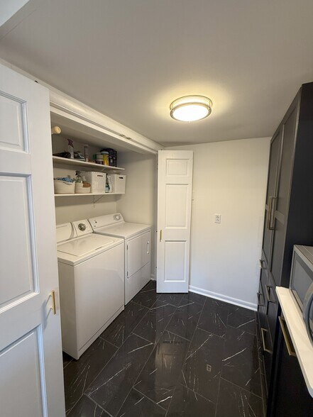 Laundry area - 3000 Hillsboro Pike