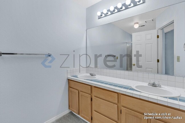 Building Photo - 2744 NW Upshur St