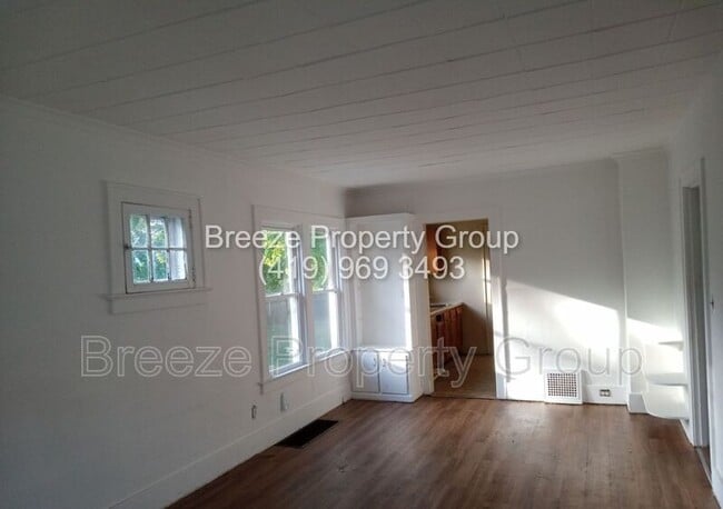 Building Photo - 2050 Berdan Ave