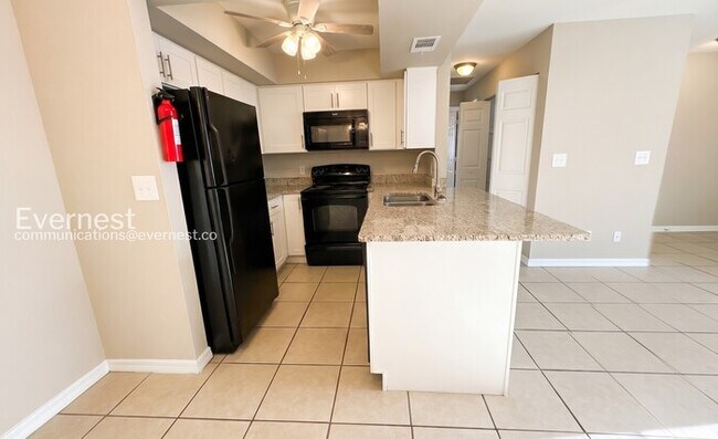 Building Photo - 3060 St Paul Dr