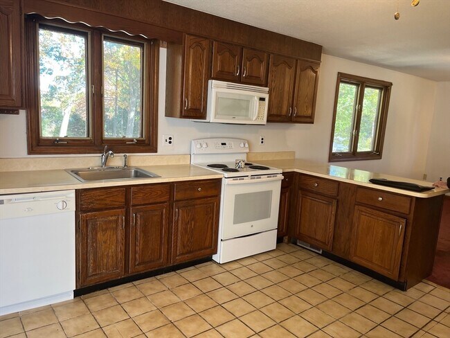 Building Photo - 93 Lantern Ln