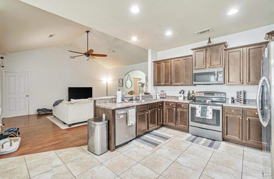 Building Photo - 5811 Rustic Ridge Cir