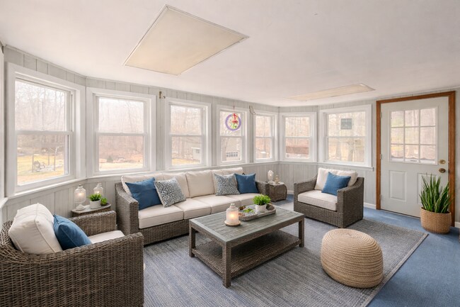 Building Photo - Refined Ranch Living in a Private Natural Setting