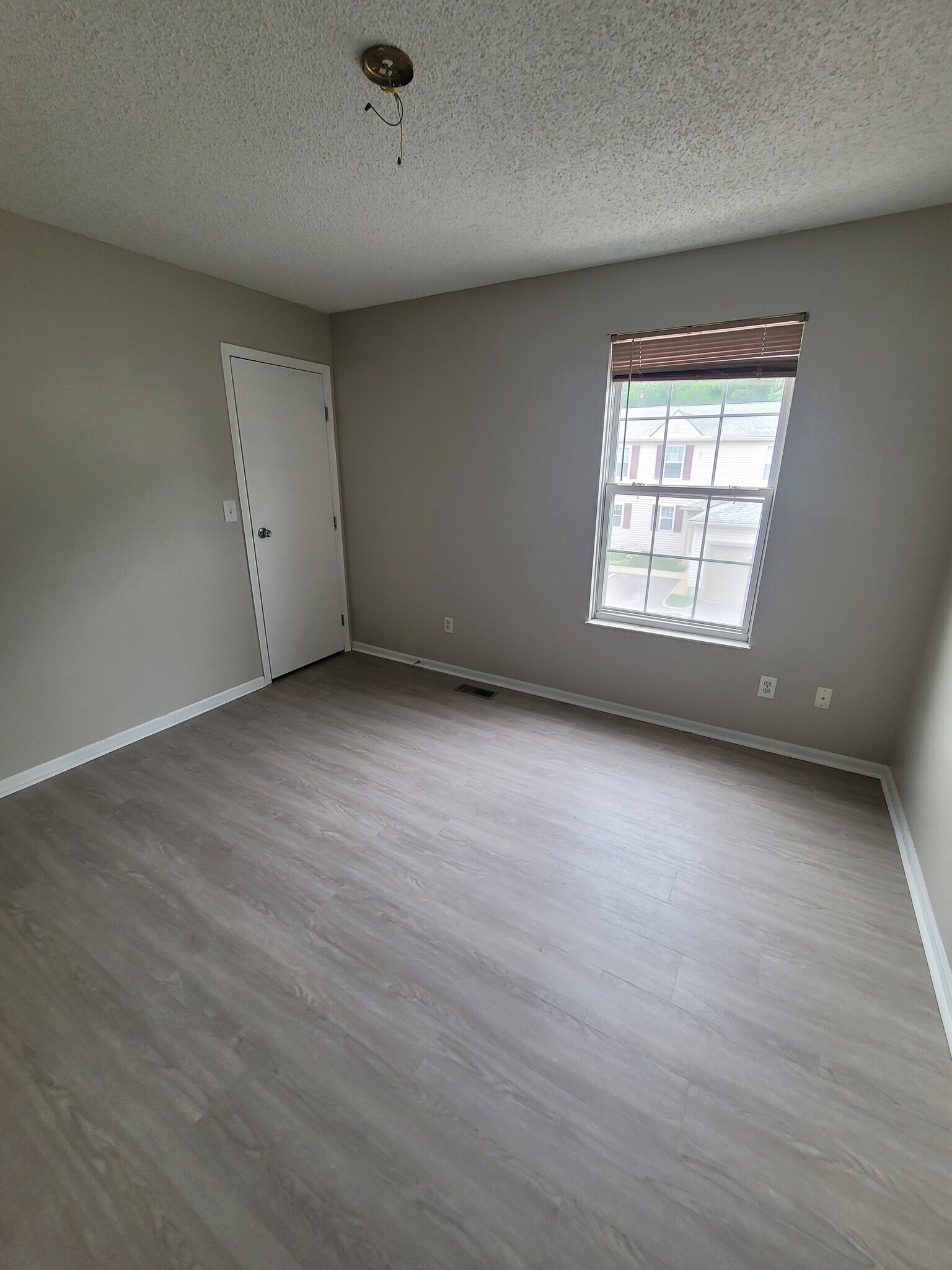Building Photo - 1730 Ridgebury Dr
