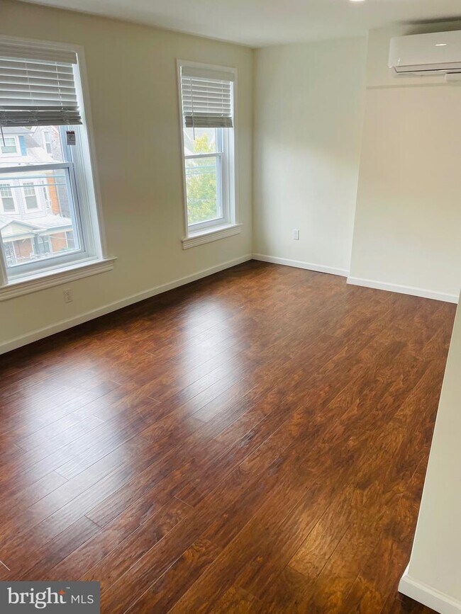 Building Photo - 442 W Hanover St