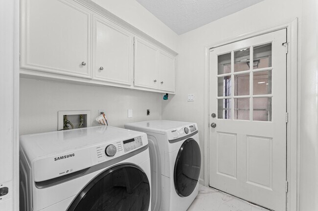 Building Photo - 110 Shadow Wood Dr