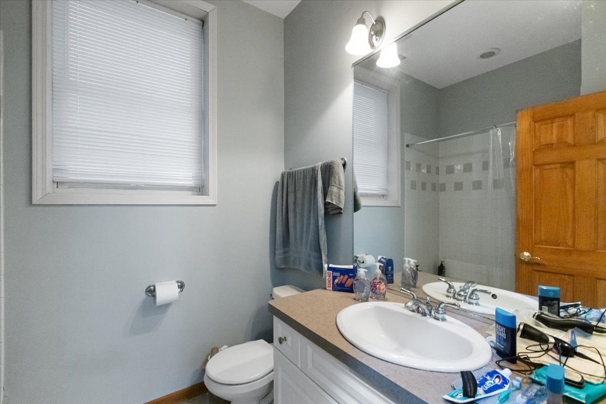 Building Photo - 2338 N Greenview Ave