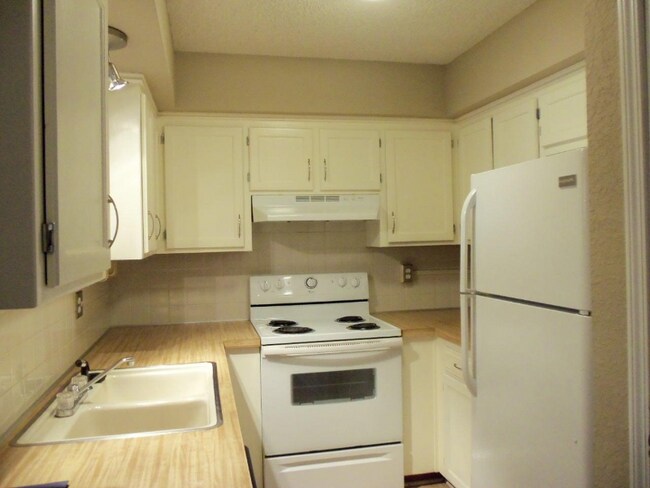 Building Photo - 1414 E Mart-Way Cir