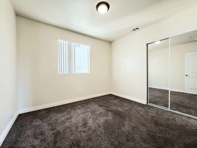 Building Photo - 116 W 50th St