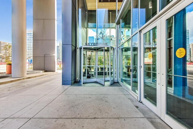 Building Photo - 737 W Washington Blvd