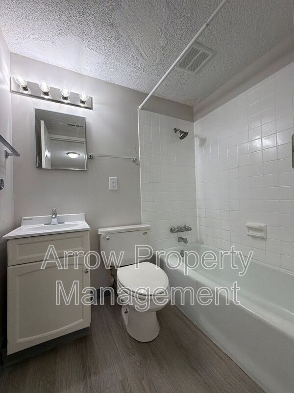 Building Photo - 1111 E St