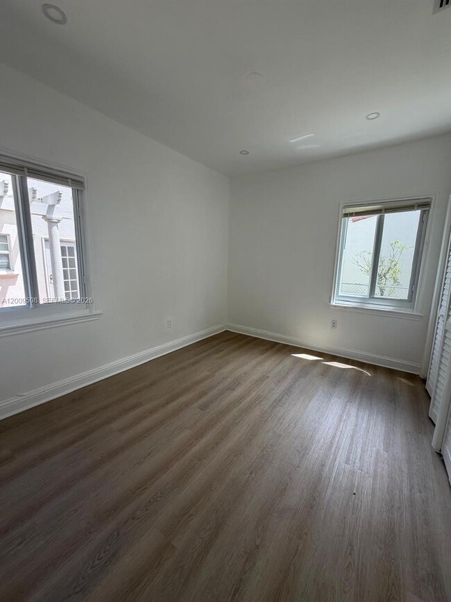 Building Photo - 533 Minorca Ave