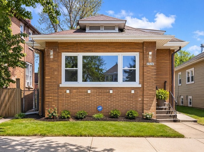 Building Photo - 9325 S Loomis St