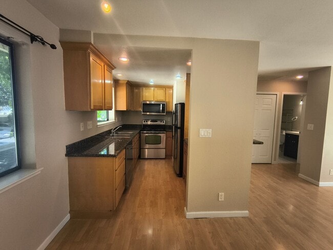Building Photo - 1BED/1BATH Condo Located in a Quiet Area of Downtown Concord, Ca!!