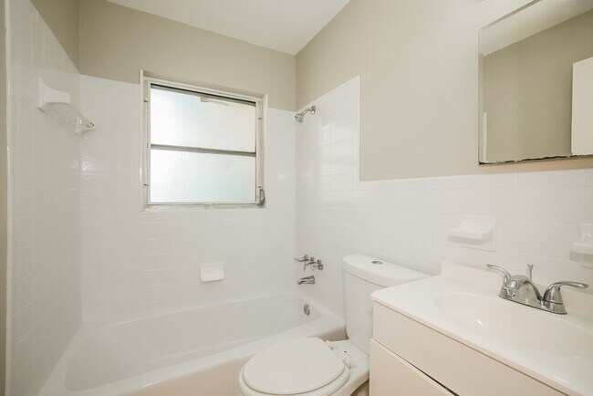 Building Photo - 8910 Cypress Lake Dr