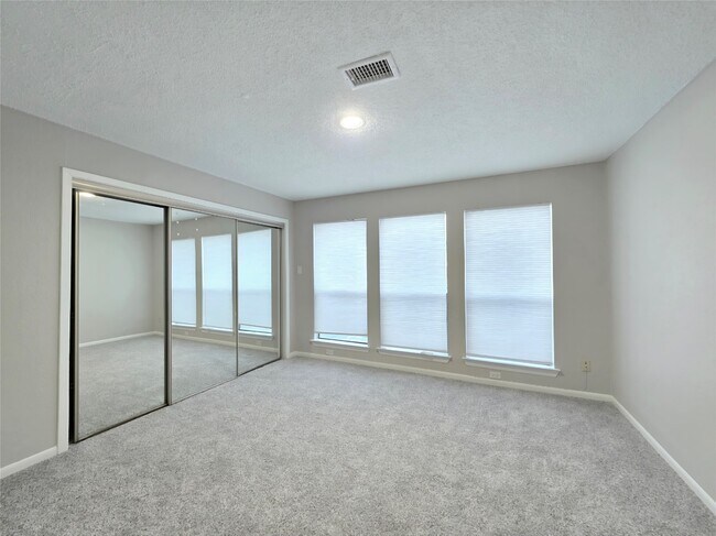 Building Photo - 2277 S Kirkwood Rd