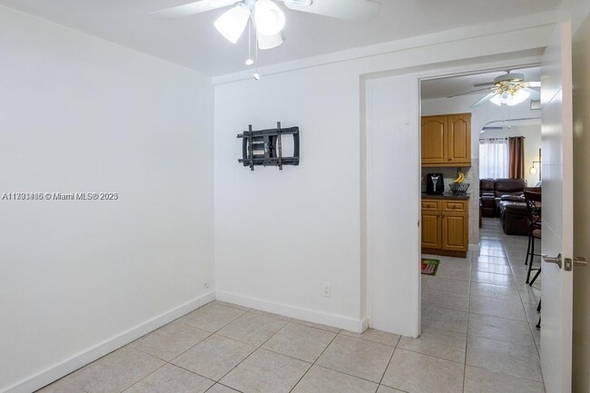 Building Photo - 307 N 28th Ave