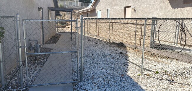 Building Photo - Silverlake's Home- 3 Bedrooms, 2 Bathrooms...