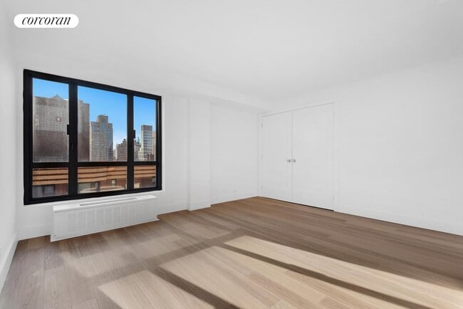 Building Photo - 501 E 87th St