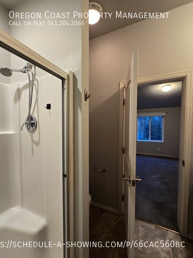 Building Photo - 15 N Hillside Dr