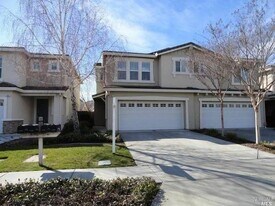 Building Photo - 557 Loch Lomond Way