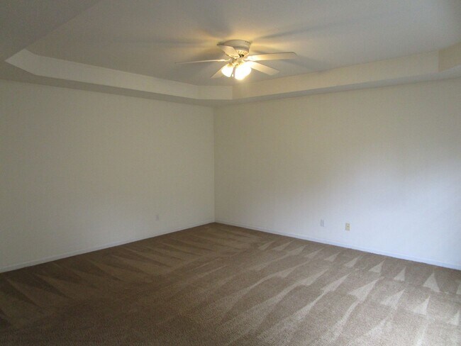 Building Photo - 5004-5006-5006 Betty Jean Way