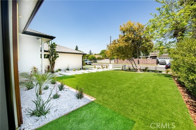 Building Photo - 7760 Independence Ave