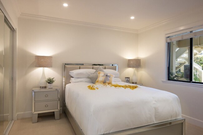 Building Photo - Laine Hill Condominiums