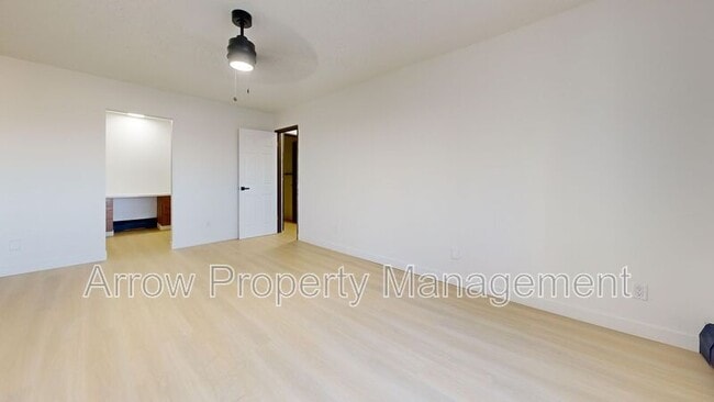 Building Photo - 215 E Arbor Ave