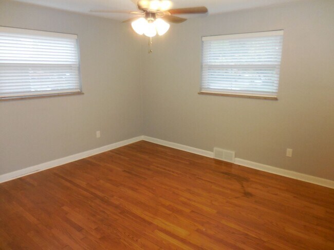 Building Photo - Gorgeous Two Bedroom/Two Full Bath Renovated Home In Kettering w/Full Finished Basement