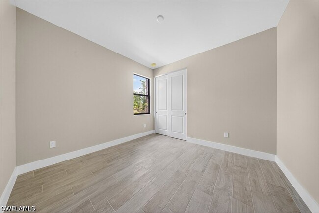 Building Photo - 1206 Moore Ave