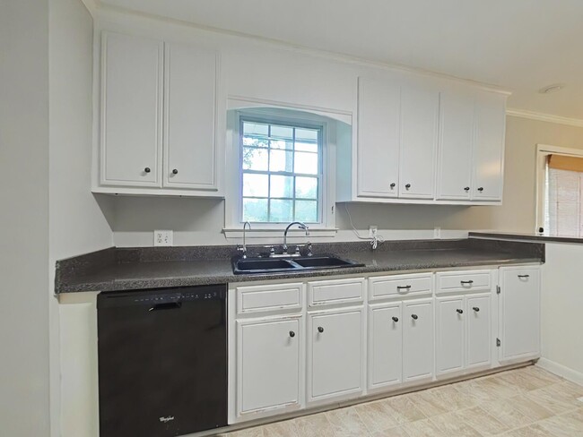 Building Photo - 2607 Springwood Dr