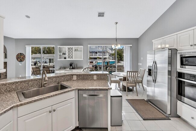 Building Photo - 2127 Lagoon Dr