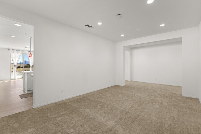 Building Photo - Stunning 4 bedroom 3 bath home in Summer Wind Trail Community
