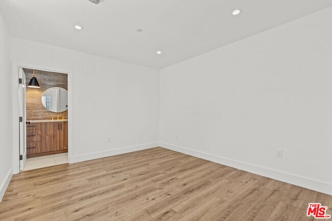 Building Photo - 5536 Tova Rd
