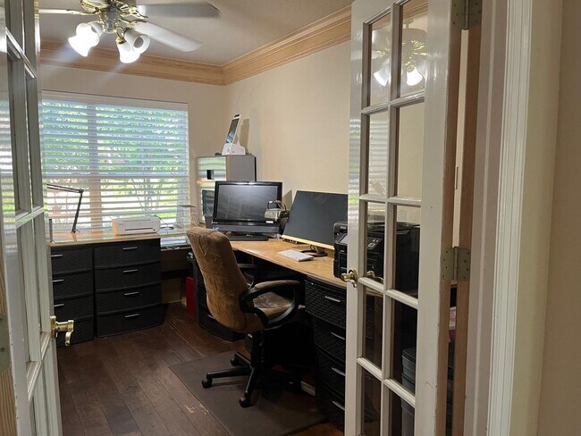 Building Photo - 3 Candle Pine Pl