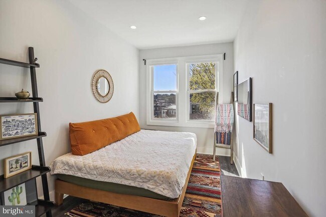 Building Photo - 416 Longfellow St NW