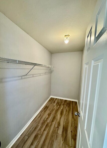 Building Photo - 3725 SW 6th Ave